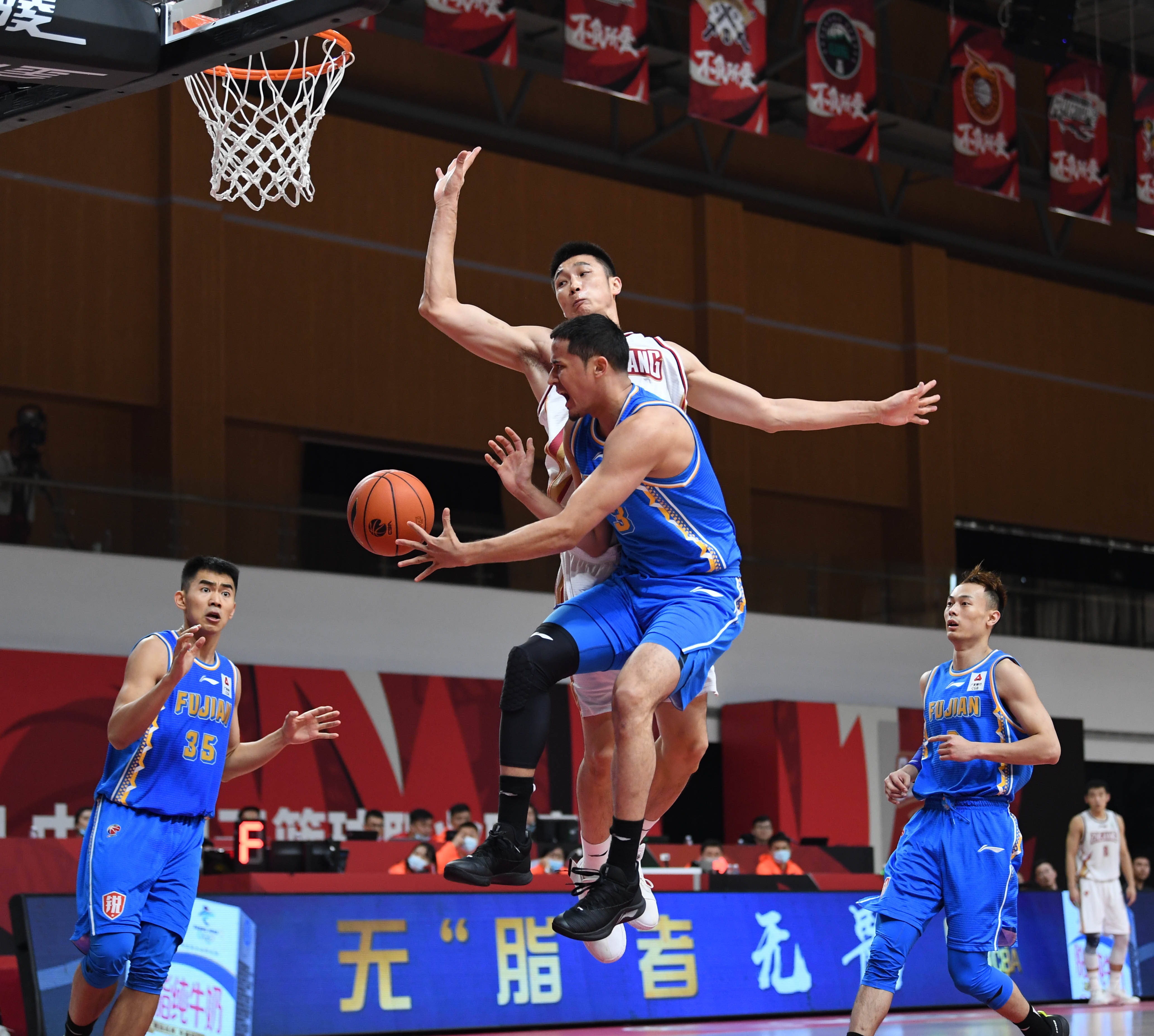 防线空档